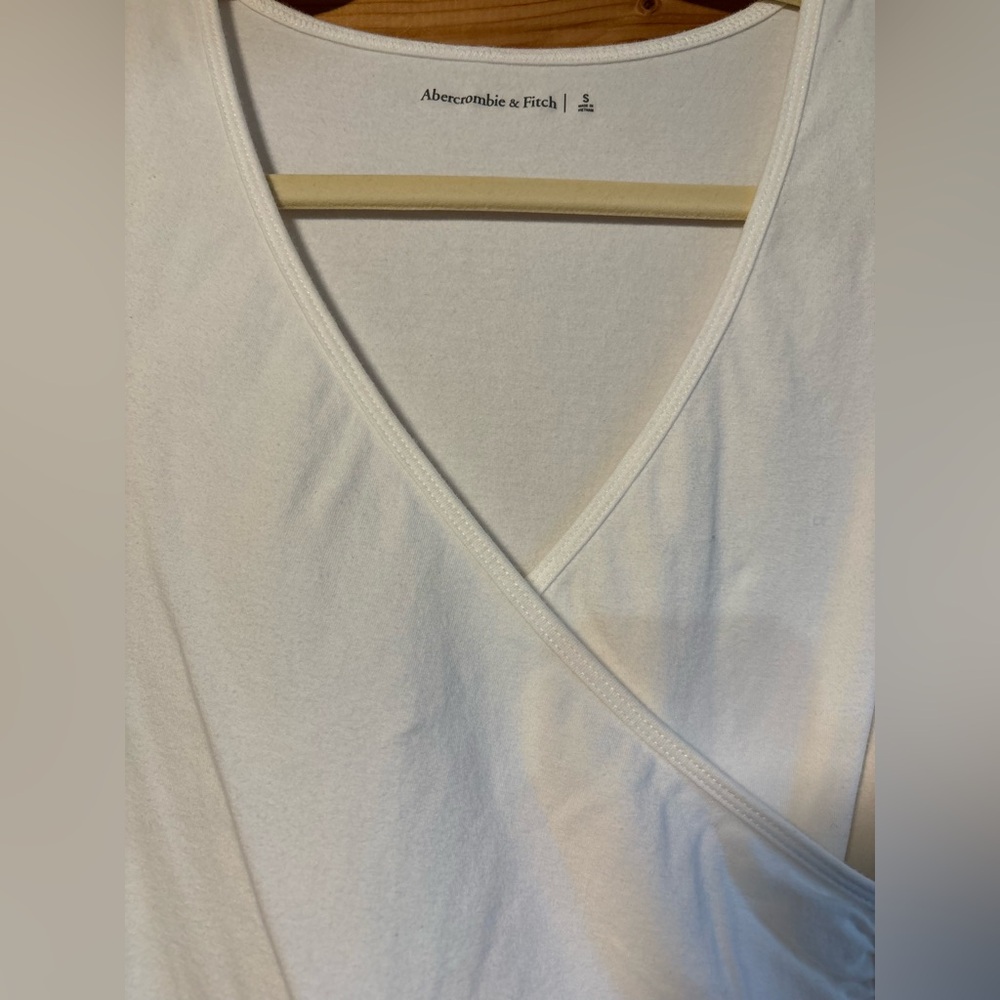 NWOT Abercrombie White Crossover Bodysuit - Picture 3 of 11